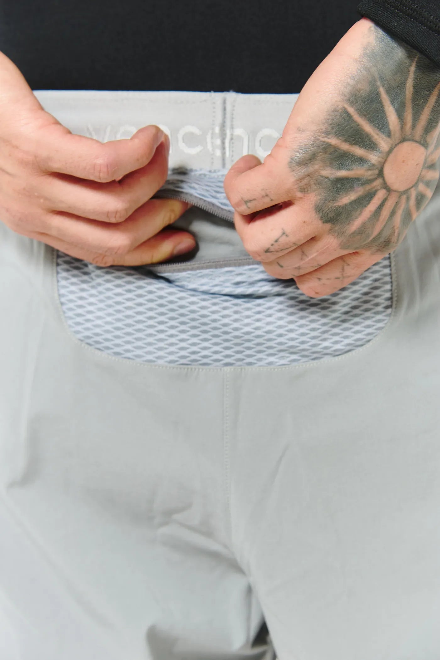 Pantaloneta running 5" - Gris